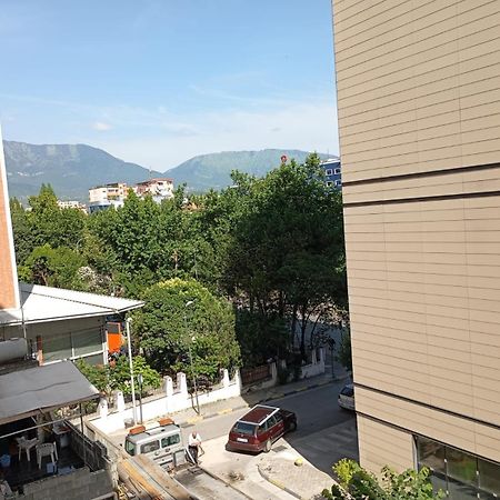 Royal 3 Hostel Tirana Buitenkant foto