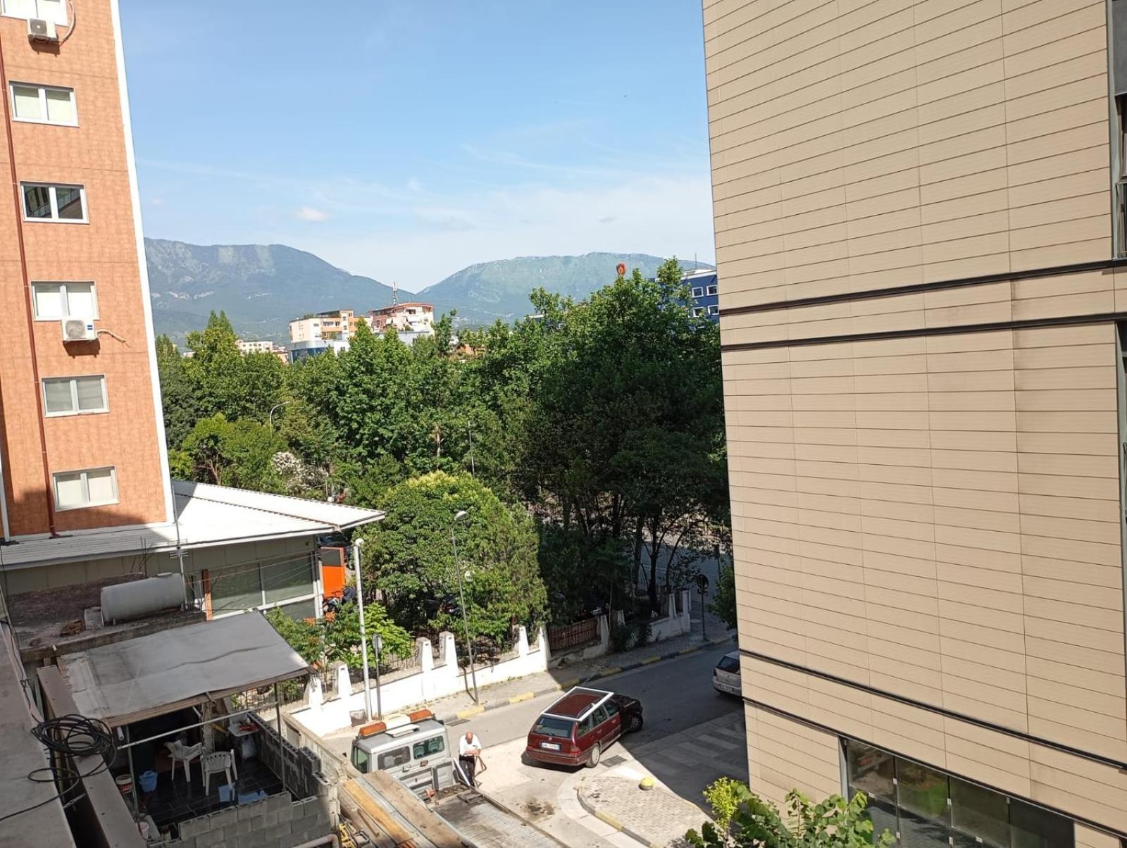 Royal 3 Hostel Tirana Buitenkant foto