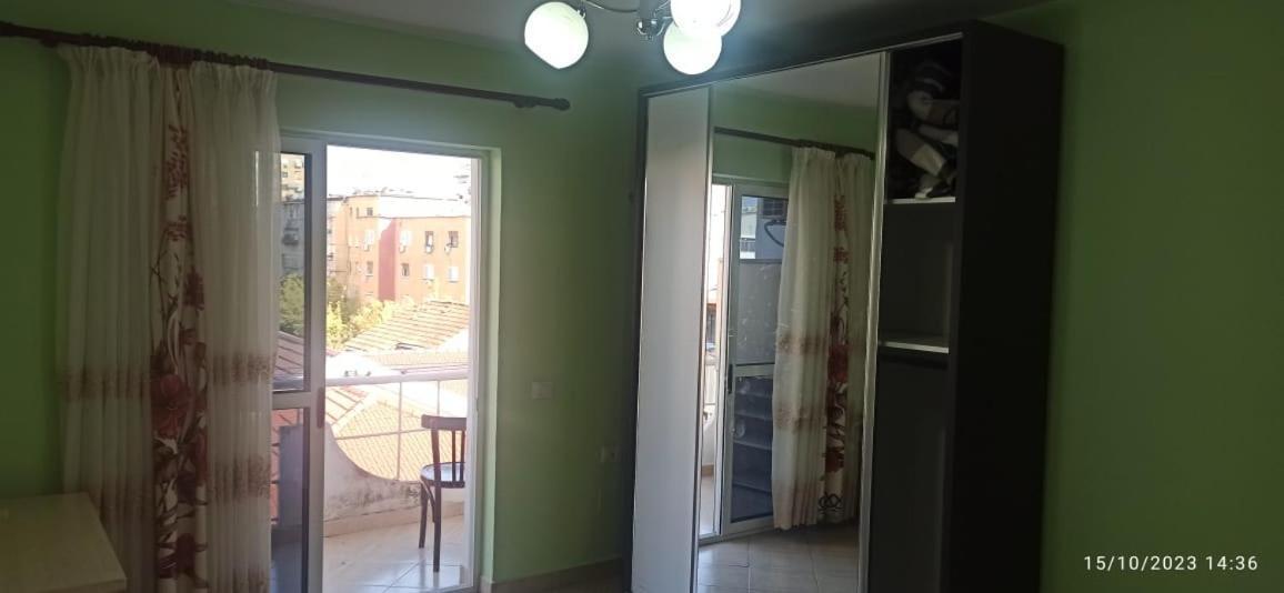 Royal 3 Hostel Tirana Buitenkant foto