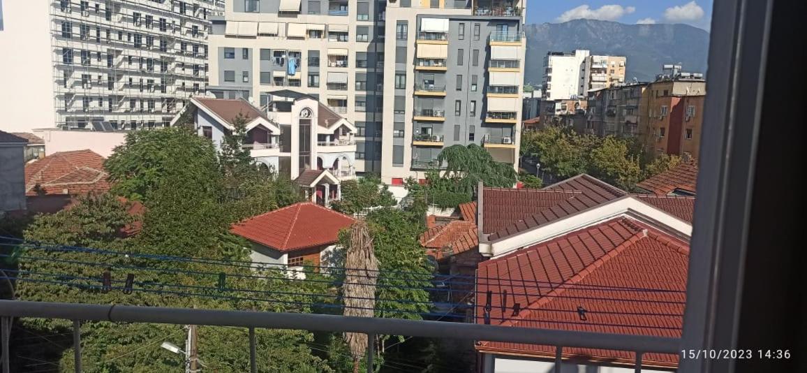 Royal 3 Hostel Tirana Buitenkant foto