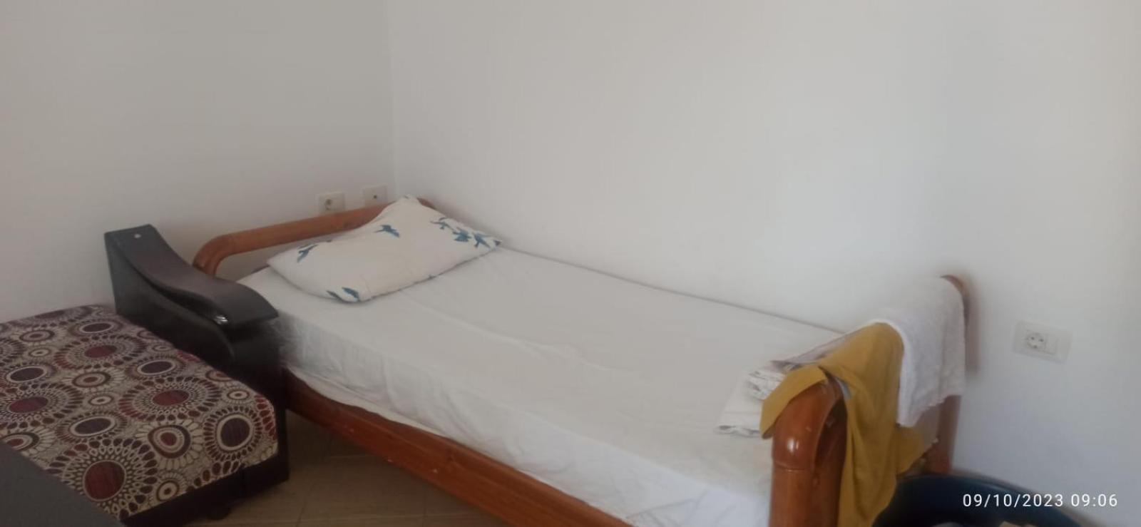 Royal 3 Hostel Tirana Buitenkant foto